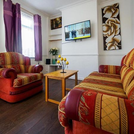 12 Cornwallis Lodge Family Room 2 Stoke-on-Trent المظهر الخارجي الصورة